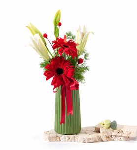 Yeşil Vazoda Kırmızı Gerbera ve Beyaz Lilyum