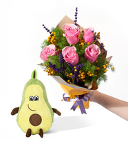 Sarı Bukette 5 Pembe Gül ve Avokado Yastık