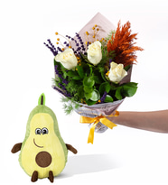 Gri Gazete Bukette 3 Beyaz Gül ve Avokado Yastık
