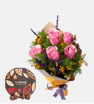 Sarı Bukette 5 Pembe Gül ve Gurme Lezzetler