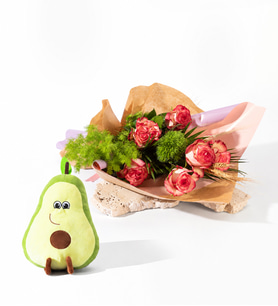 Buket Kağıtlı Pembe Beyaz Güller ve Avokado Yastık
